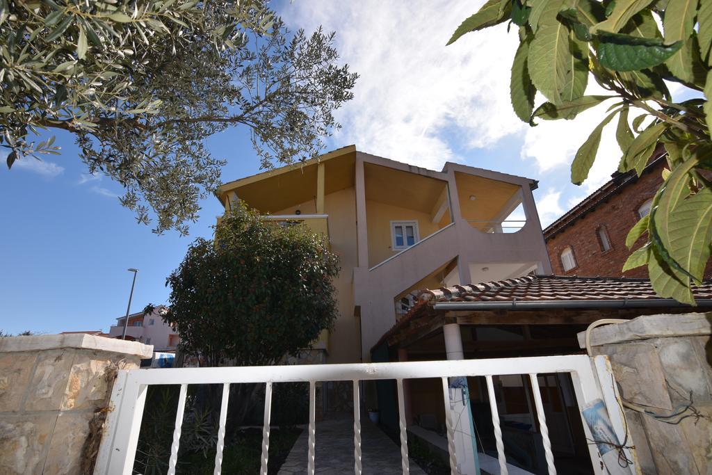 Apartments Batarilo Biograd Na Moru Exterior foto