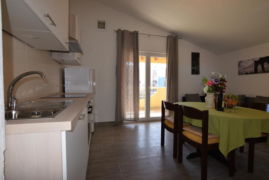 Apartments Batarilo Biograd Na Moru Exterior foto