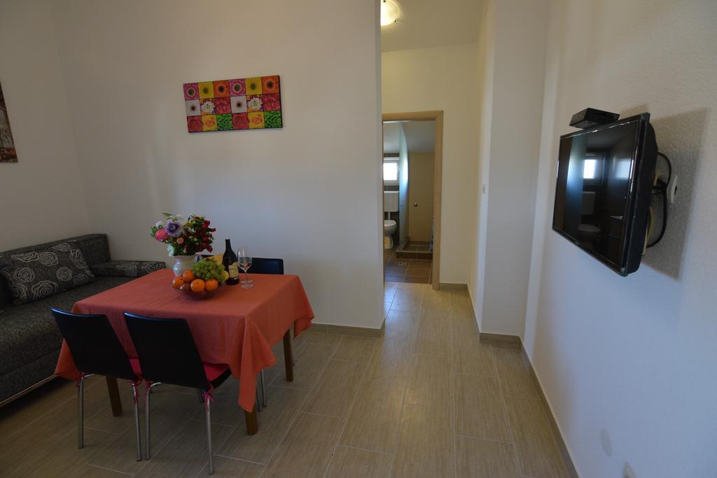 Apartments Batarilo Biograd Na Moru Exterior foto