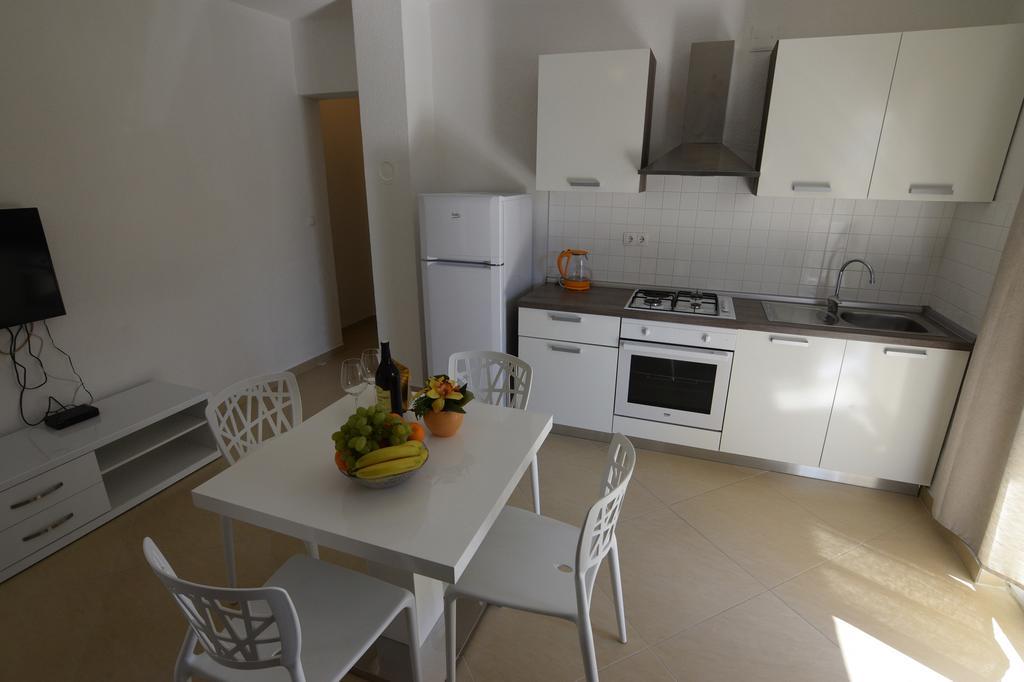 Apartments Batarilo Biograd Na Moru Exterior foto