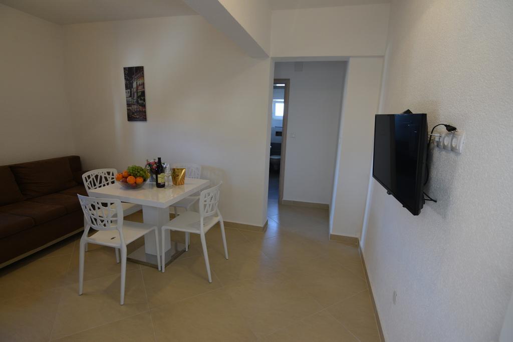 Apartments Batarilo Biograd Na Moru Exterior foto