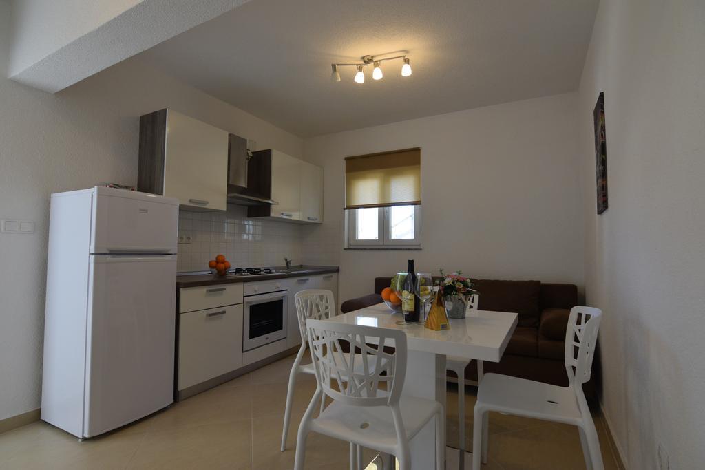 Apartments Batarilo Biograd Na Moru Exterior foto